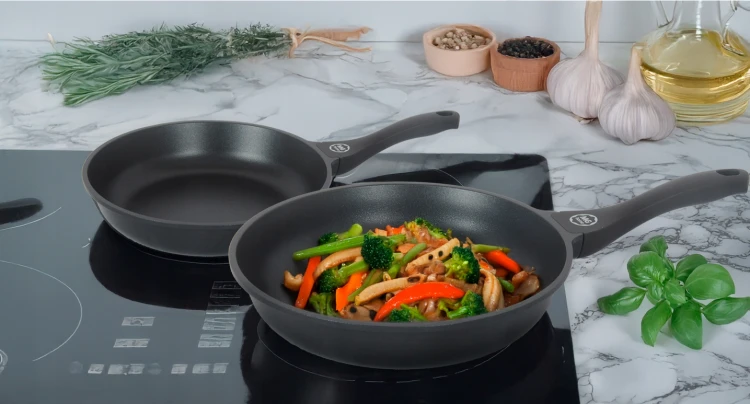 Patelnia tradycyjna MG Home BLACK 28 cm non-stick (nieprzywierająca.png